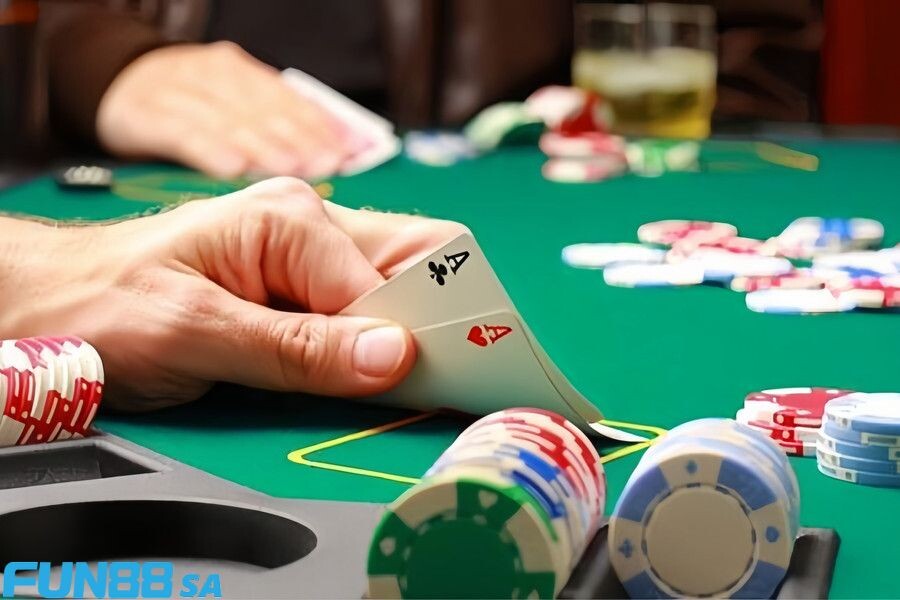 Khi chơi Poker, để giành chiến thắng, bạn đừng bỏ qua kinh nghiệm cao thủ chia sẻ 